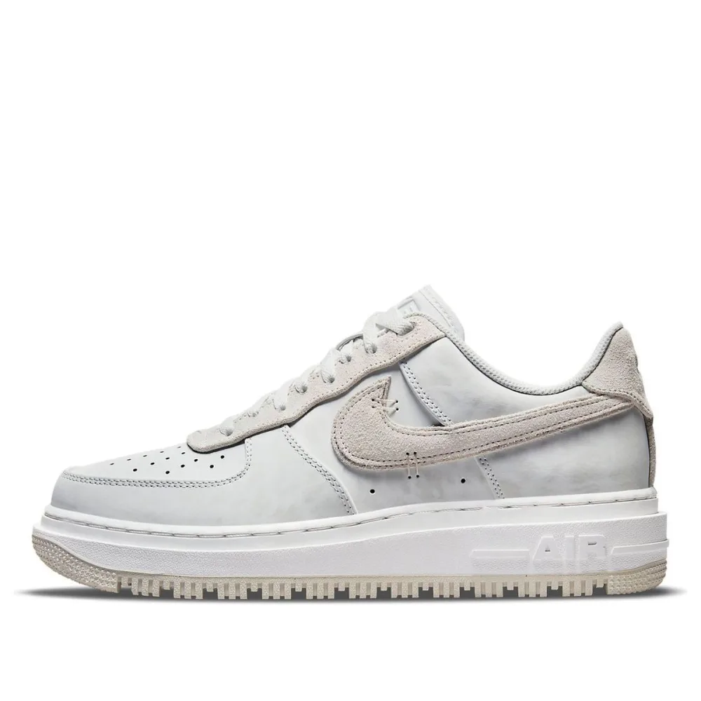 Nike Air Force 1 Luxe