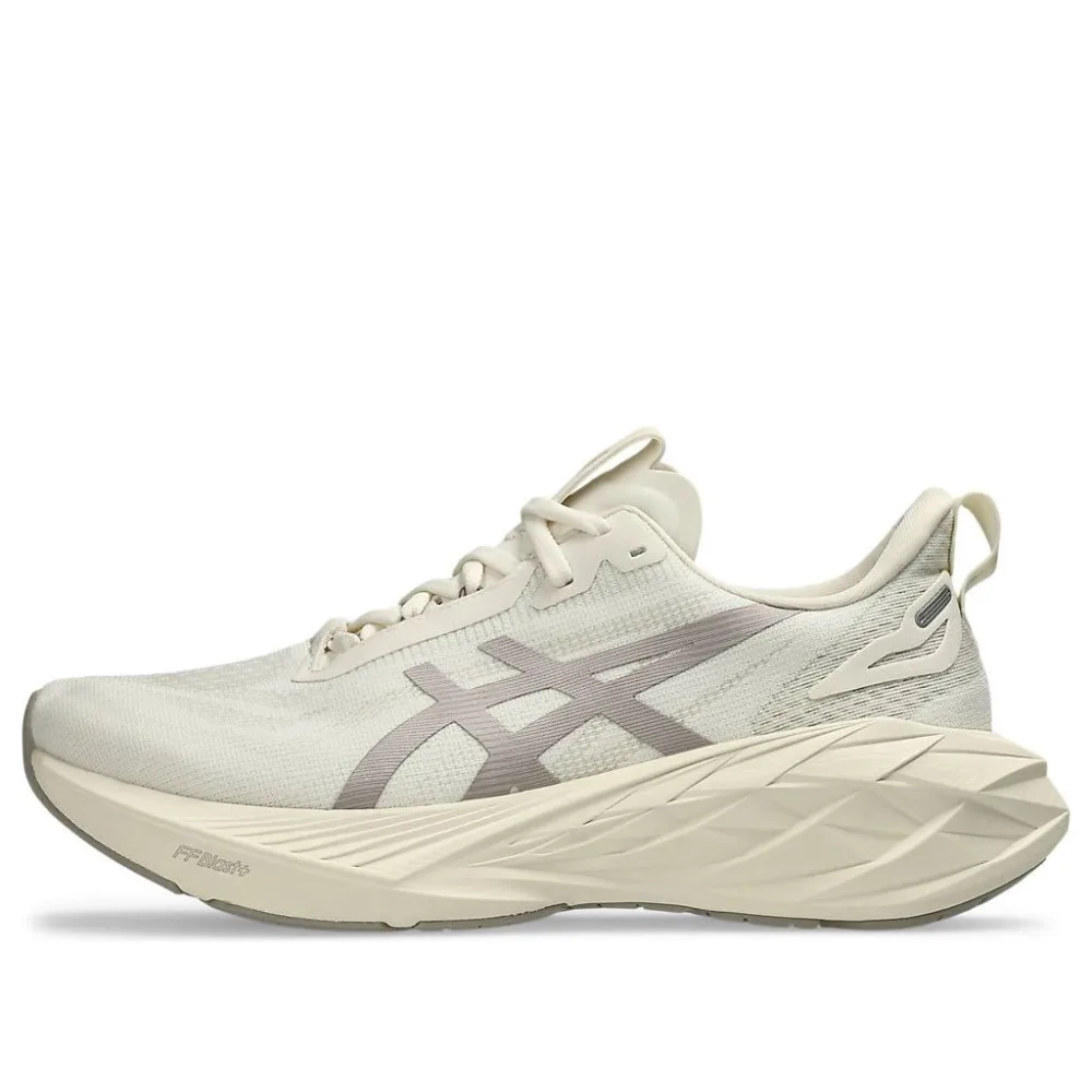 ASICS Novablast 4 LE